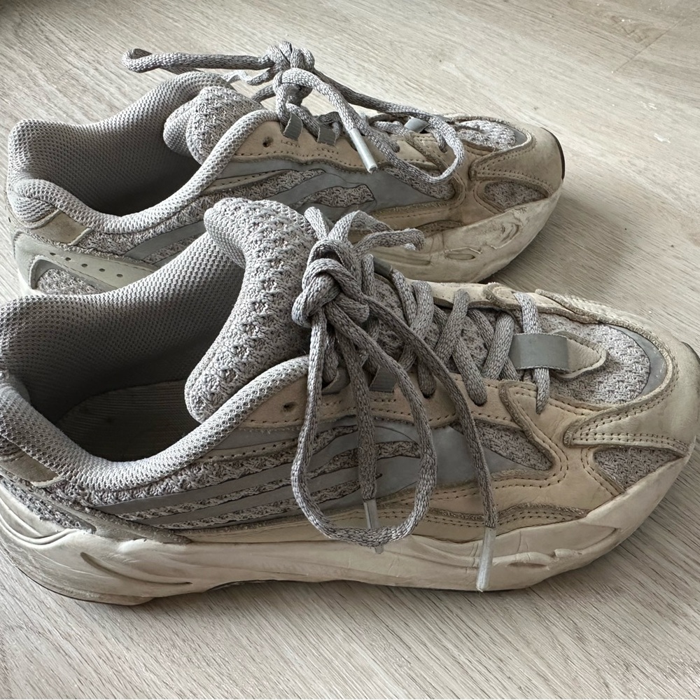 Yeezy boost 700